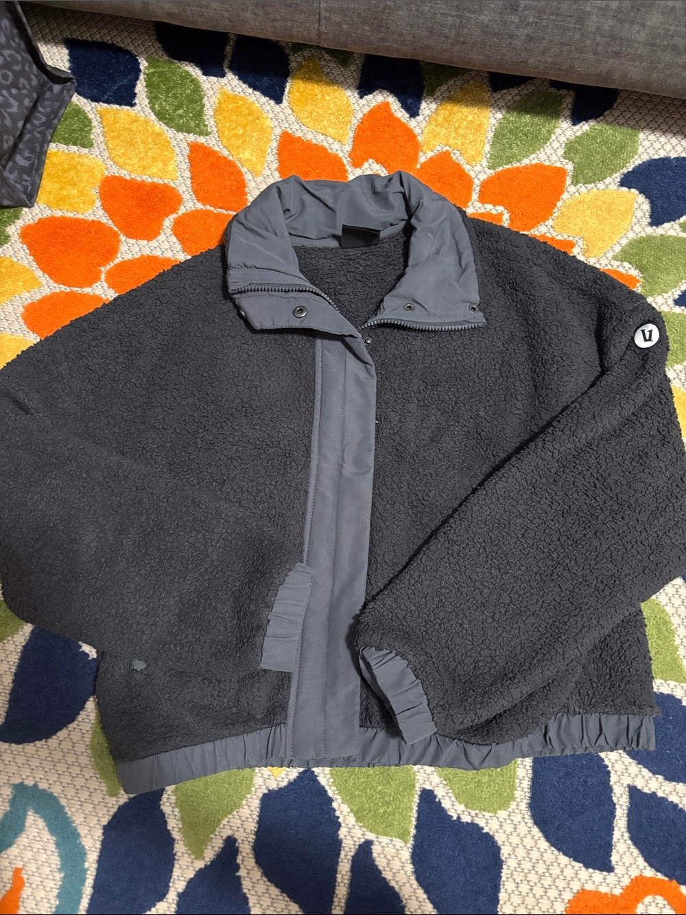 EUC Vuori Cozy Sherpa Jacket Black- Gray Medium Women's Full Zip Warm Fuzzy